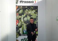 Fernando Martín, gerente de Procam, promocionando las frutas y verduras ecológicas cultivadas en Granada.