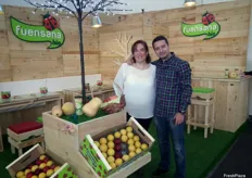 Raúl Ortega, director comercial de Fuensana Bio, y Ana Pastora Santos, del departamento comercial. La empresa de Badajoz (España) se especializa en porductos ecológicos.