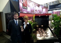 Diego Pozancos en su stand Royal, promocionando los berries y fruta de hueso de Sevilla.