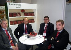 Parte del equipo directivo de Plus Berries, que agrupa a distintas empresas (Aromas, Frutas Remolino, La Canastita y Sel Berry), cada una especializada en un berrie (Arándanos, fresas, frambuesas y moras)