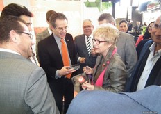 Rafael Domínguez recibió en su stand la visita de la Consejera de Agricultura de la Junta de Andalucía.