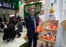 Salvador Solà en el stand de Grupo Giró, especialistas en soluciones para el envasado, presentando como novedad su nueva tecnología de impresión HD, tanto en la impresión de Girfilm como en las etiquetas.