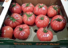 Tomates rosa expuestos en el stand de Agro Red & Green.