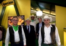 Equipo directivo de Huercasa, líder en producción y comercialización de mazorcas de maíz hervidas y envasadas al vacío.