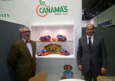 Juan Vicente Cañamás y Paco Cañamás en el stand de la empresa que lleva su apellido.