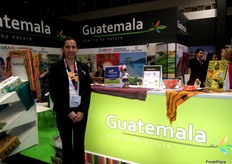 Nancy Ruiz, en el stand de Guatemala, promoviendo el secctor agrícola guatemalteco.