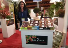 Sarah Zini, Responsable Comercial de La Tour, empresa francesa especialista en fruta de hueso de los Pirineos Orientales