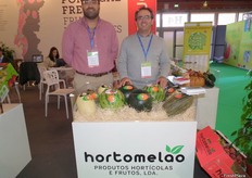 Miguel Caraça y Filipe Henriques, en su stand de Hortomelao, en el pabellón de Portugal.