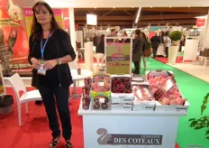 Nathalie Bonnet, en el stand de Domaine Des Coteaux, promocionando su campaña de fruta de hueso.