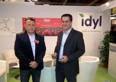 Philipe Puech (a la derecha)con su compañero en el stand de IDYL, especialistas en tomate producido en Marruecos.