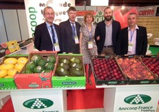 Equipo directivo y comercial en el stand de Anecoop France.