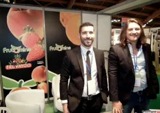 Eric de Los Santos y Arnaud Leon, en su stand de Frutamine, empresa española comercializadora de fruta de hueso,cítricos y fresas.