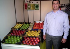 Aurélie Darre, en su stand de Albafruit, empresa francesa productora de fruta de pepita y melón.