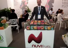 Tiago Cardoso en su stand de Nuvi Fruits, promocionando su linea innovadora de productos elaborados con frutas deshidratadas destinados al sector del snacking.