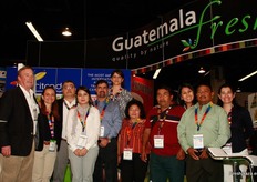 Guatemala: Ledda Paz, Maria de Los Angeles García, Phil Jones, Tulio García, Regina Espana, Mey Lin Cruz y Miguel Reyes.