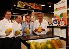 Aldo Fabricio, Raul y la gente de Agromod Produce.