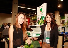 Rachel y Yanira, repressentando a KOW LOON.