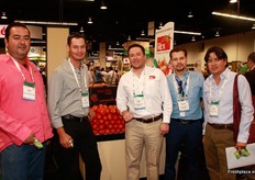 Cristo Ibarra, Abelardo Ponce Cardenas, Cristo, Jorge Hach y Gustavo, en el stand de REX PRODUCE