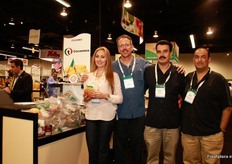 Roger Gay, Salvador Martinez y colegas, en el stand de COCANMEX