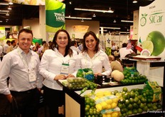 Edgar Ruelas (SUNFRESH), Rocio Cobian y Marisa Puente, SICAR.
