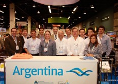Ricardo Ajo Usle (COPEXEU), Maria de Lourdes Raimondo (TREVISUR), Gabriel Gorenstein Y Luciano L. Cortese (JETCARGO), Marcelo Zanchetti (DEL PLATA), Manuel Carmona (ExportAr), Nicolas Bonavento, Sebastian Torres Posse (SAN MIGUEL), Marcelo Galardini (PATAGONIAN FRUITS TRADE), Diego H. Ruggiero (CITRUSVIL), Jose Carlos Bertolotti (Citromax) y Ezequiel, Tomas y Carlos de VISTA ALEGRE, resentes en el espacio de Argentina.