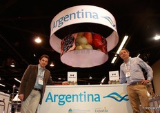 Moño Azul, representado por Adrian Botti y Nicolas Bonavento.