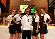 Kenji Terawaki, Ashley Ahlquist, Franny Eve, Ellen Emory y Brianna Kellum, CHILE.