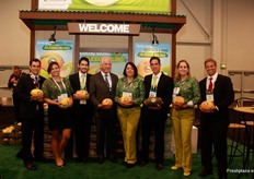 Rodrigo Lima, Tom Prado, Ramon Alvarado, Jose Roberto Prado, Adriana Ribeiro do Prado, Frederico Tavares, Giulia Picado y Marilena Prado, estuvieron presentes para ITAUEIRA, el unico stand de una empresa de Brasil.