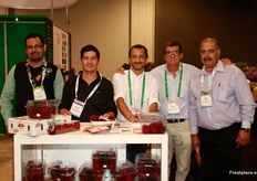 Jose Luis Leiva, Eduardo Delgado, Rodrigo Rodriguez Bonilla, presentes en el stand de ASOFRUBUNCA.
