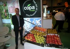 Marc Bernaus Petit, en su stand de Copa trading, empresa española productora y comercializadora de fruta de hueso, pepita, y kaki.