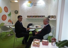 Fulgencio Spa, en conversación con un cliente.