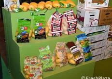 Formatos de envase para patatas expuestos en el stand de UDAPA.