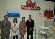 Estand de Fresón de Palos, el mayor productor y comercializador de fresa de España, con su presidente Manuel Jesús Oliva (derecha).
