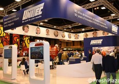 Estand de la emnpresa UNITEC, líder mundial en soluciones de maquinaria para calibración y clasificación de frutas y verduras.