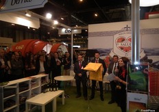 Presentación del nuevo envase para fresas en el estand de Plus Berries.