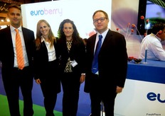 Personal del estand de Euroberry, la mayor comercializadora de arándanos de Europa, promocionando sus marcas Rocío y Pacific Deluxe para frambuesa y arándano.