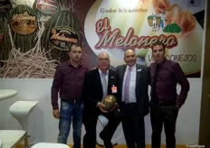 Familia Aguado en el estand de El Melonero, empresa de Villaconejos especialista en melón Piel de Sapo.