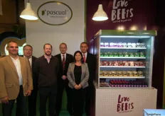 Personal del estand de Pascual Marketing, presentando su nueva línea de V gama Love Beets de remolacha cocida con 5 sabores diferentes, así como zumo de remolacha.