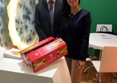 Manuel y Paola Mantilla de MMexport. Exportan pitaya amarilla de Ecuador bajo la marca Tamya.