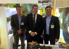 Vitor Falanghe Carvalho, Tago Falange Carvalho y Ron Jongejan de Jaguacy, exportador de aguacate de Brasil, con officina en Holanda.