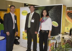 Ron Jongejan, Vitor Falanghe Carvalho y Julia Falanghe Carvalho, de JAGUACY AVOCADO de Brasil.