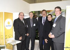 Fernando Cardoso, José Luis Cutrale, R. Cutrale, Gustavo Campantlli y Eduardo A. da Silva, de Cutrale Group. Cutrale Group es un productor de frutas (melocotones, manzanas y limones, entre otros) pero es sobre todo conocido por sus jugos de naranja (un tercio del mercado mundial). La firma tiene un valor de mercado de $ 5.000 millones.