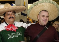La gente de PRODUCTORES CUATLI poniendole color a la FRUIT LOGISTICA.