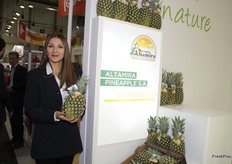 Shasling Navarro de ALTAMIRA, piña de Costa Rica.