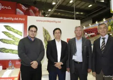 José Hidalgo, Ramon Aparcana, Pablo Buendia y Carlos Aparcana de PEAK QUALITY, empresa especializada en esparrágos del Perú.