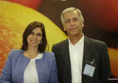 Alfonso Matta Vattier y Gretel Castro de Bressy Passion Fresh, empresa especializada en el sector de mango premium, realizando sus envíos exclusivamente por vía aérea.