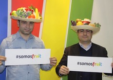 S. Zeki Birincioglu y Onur Car, Veritá, en el stand de PROMPERÚ.