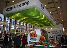 Stand de Anecoop, la mayor cooperativa hortofrutícola de Europa, en promoción de su marca BOUQUET.