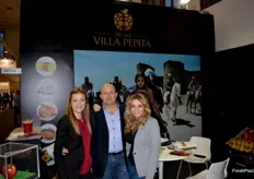 Stand de Frutas Villapepita, productores y comercializadores de manzana, pera y fruta de hueso de Aragón.