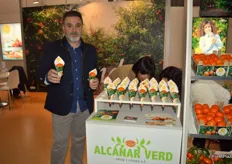 Ramón Esteller, responsable técnico de Alcanar Verd, líderes en producción de árboles cítricos, presentando la nueva variedad de mandarina SANDO.